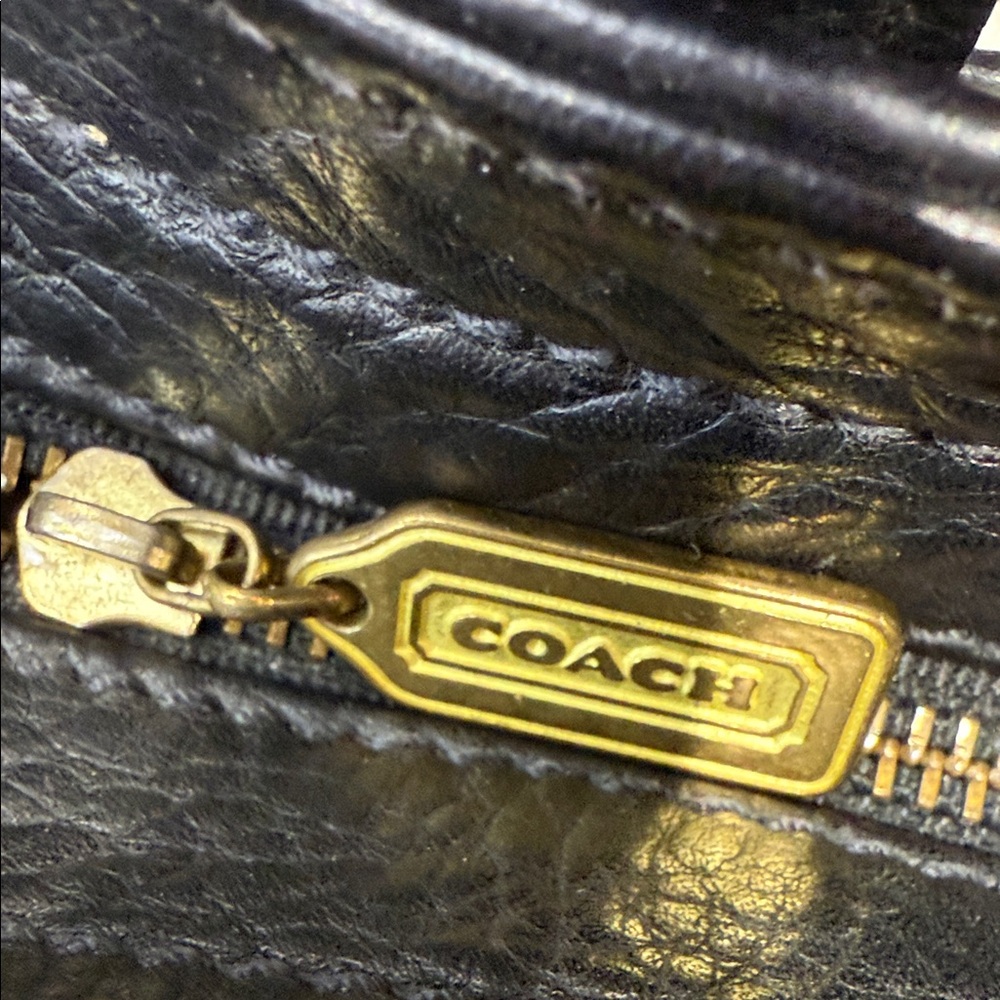 Vintage Coach Black Leather Small Shoulder Bag - Picture 8 of 14